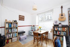 Lounge/Diner- click for photo gallery